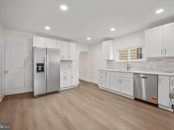 19 W 9th St, Marcus Hook, PA 19061