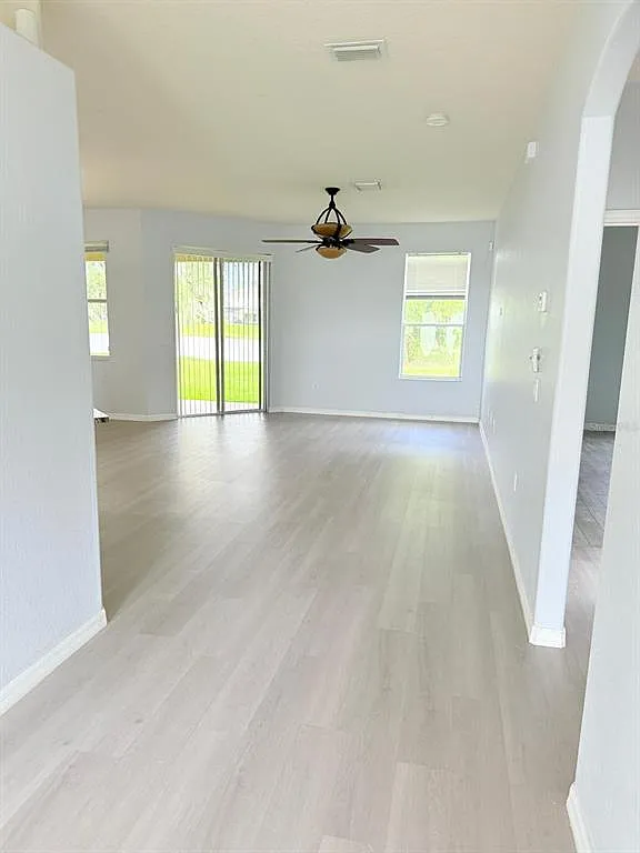 3 bed, 2.0 bath, 1918 sqft, $2,200 — Photo 2