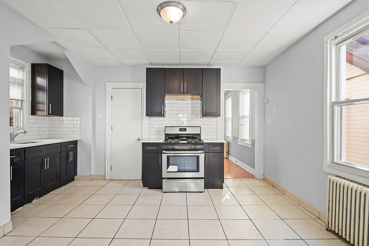 Building Photo - 79 Irving St #2