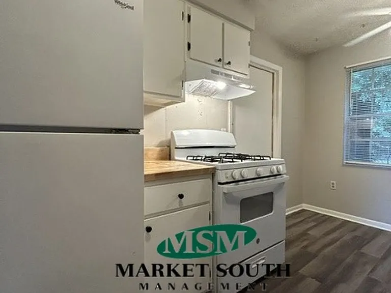 18 Friar Tuck Dr — Photo 8