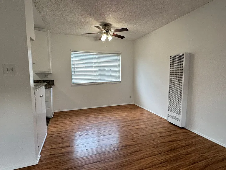 6632 Darby Ave — Photo 4