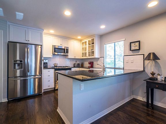 2nd image of 314 N Via Colinas