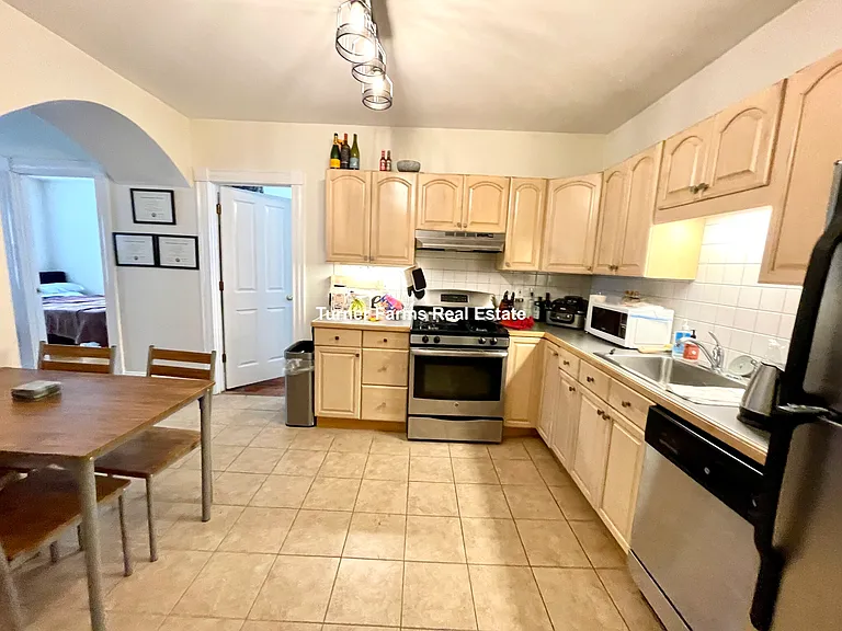 74 Gore St — Photo 3