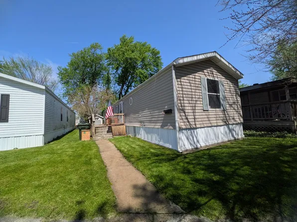 725 Michelle Dr, Chicago Heights, IL 60411