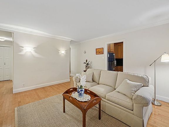 4th image of 1036 Park Ave #2A