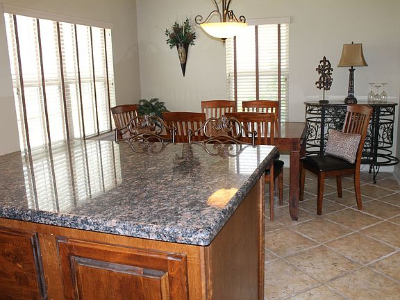 4th image of 934 Village Ln