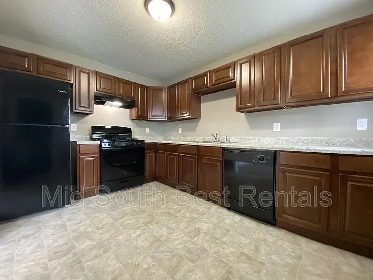 1616 Wright Ave — Photo 5
