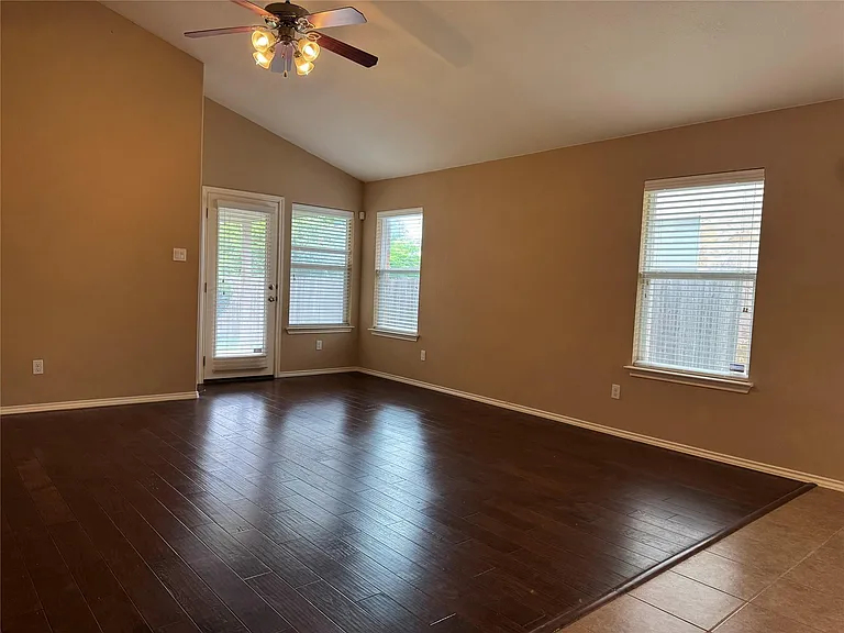11217 McKinney Spring Dr — Photo 7