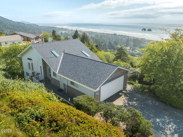 461 S Home Ct, Rockaway Beach, OR 97136
