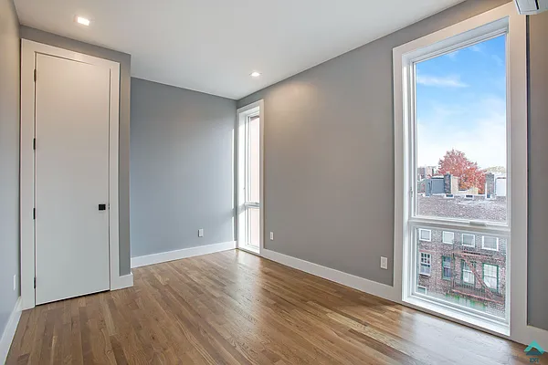 Rented by EXR | media 22