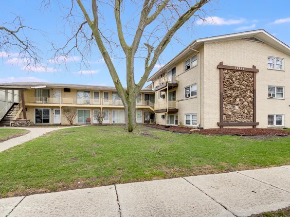 14601 Keystone Ave APT C2, Midlothian, IL 60445
