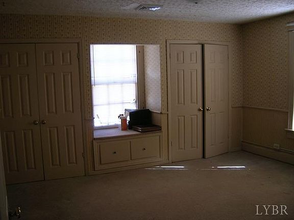 4th image of 216 Kenyon St