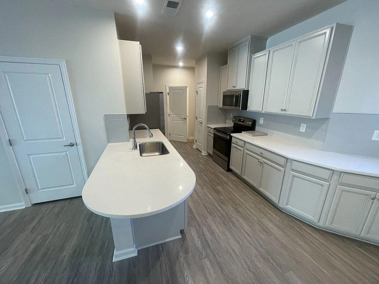 Room in 3 Bedroom Home at Stella Ct — Photo 2