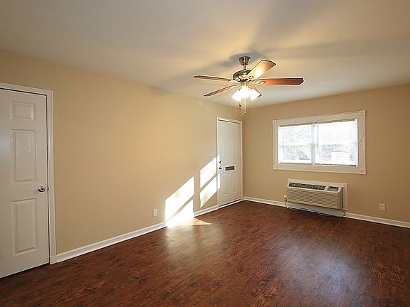 3rd image of 1219 Lakeview Dr NW APT 2
