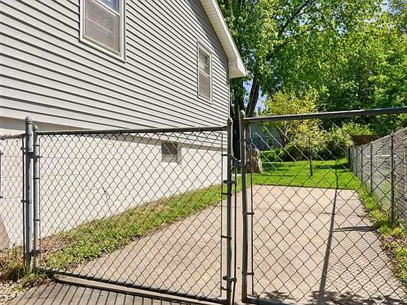 3rd image of 9335 Brownley Dr