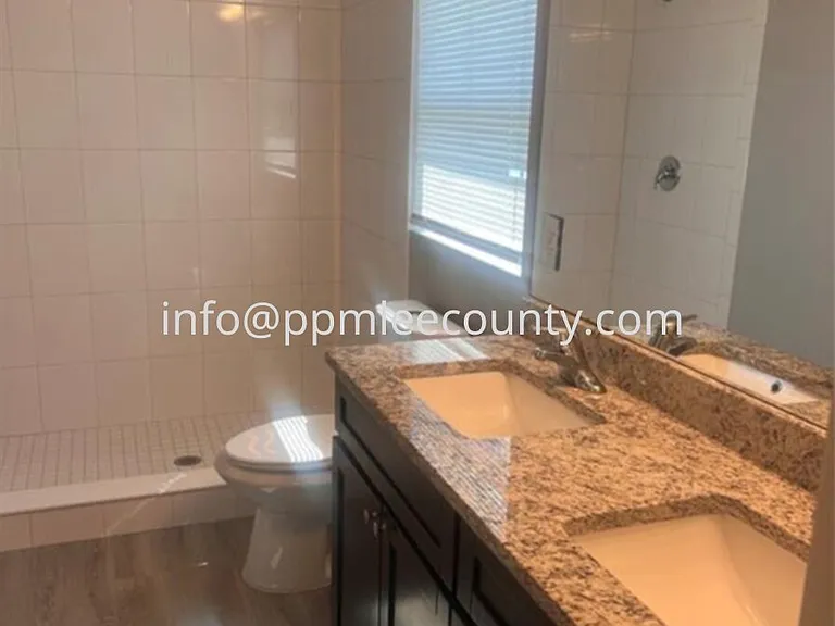 101 NW 25th St — Photo 9