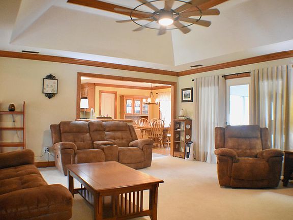 5th image of 413 Southern Oak Dr