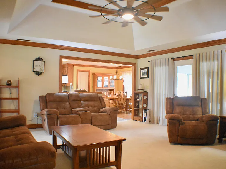 413 Southern Oak Dr — Photo 5