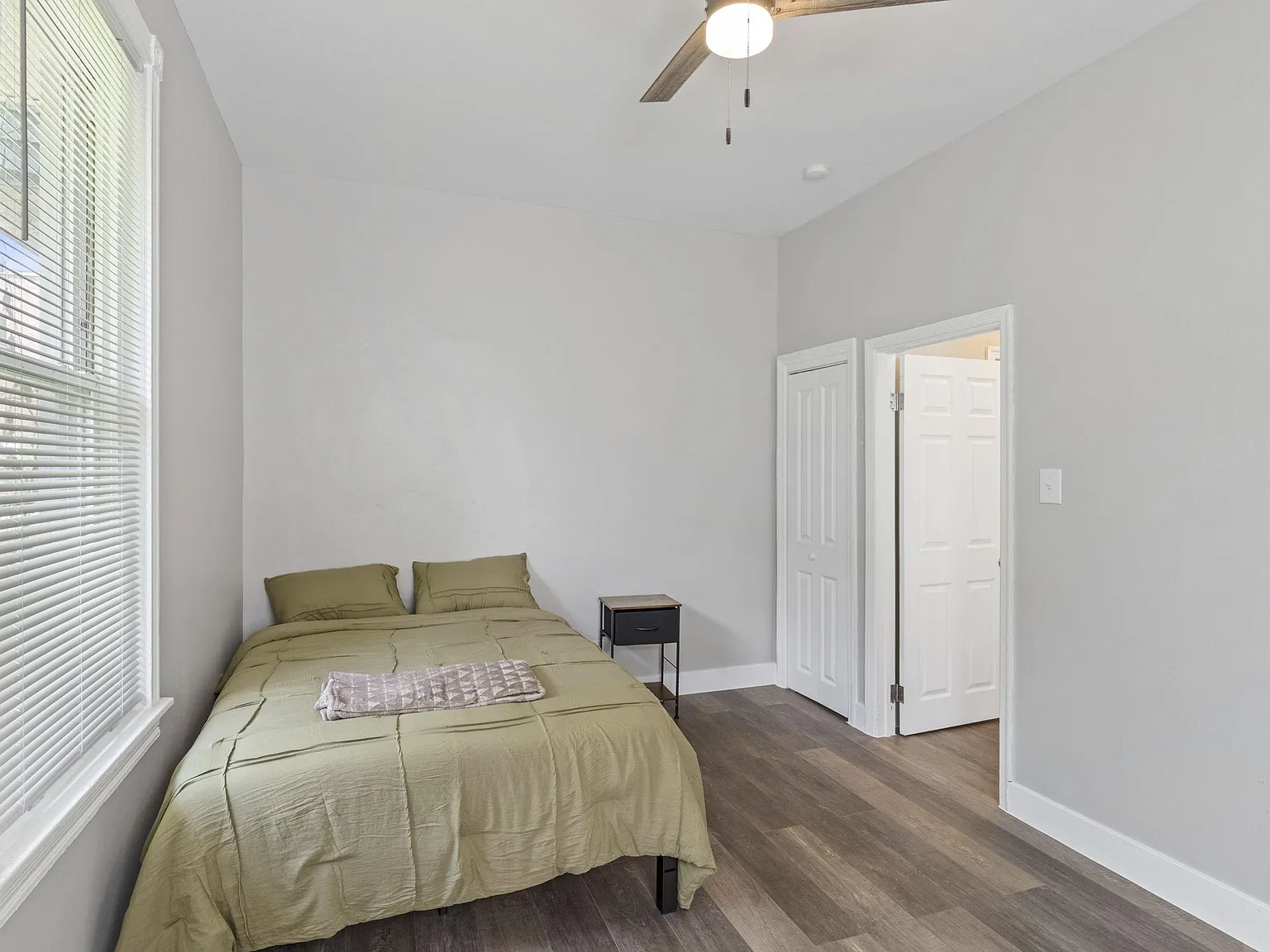 4 bed, 2.0 bath, 1500 sqft, $953 — Photo 3