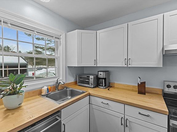 3rd image of 11 Sugartree Lane #G8