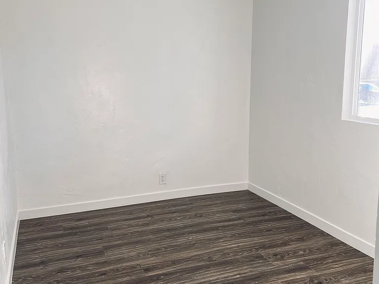 2040 Sessions St — Photo 6