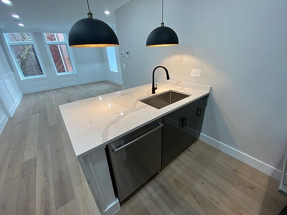 3rd image of 300 Somerville Ave #I
