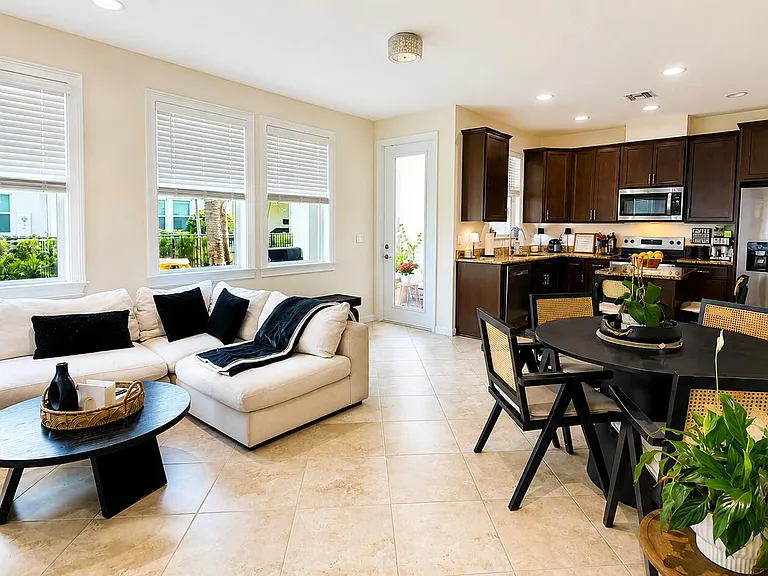16454 Helix Ct — Photo 4