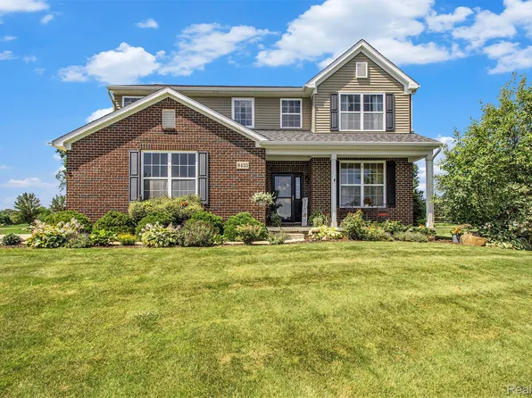 8433 Thorn Hill Dr, Howell, MI 48843