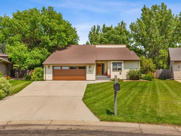 23 Prairiewood Dr S, Fargo, ND 58103