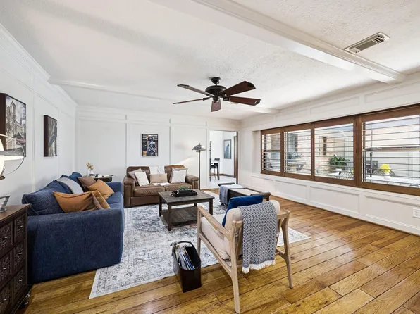 2 Chatterbird Ln, Spring, TX 77380