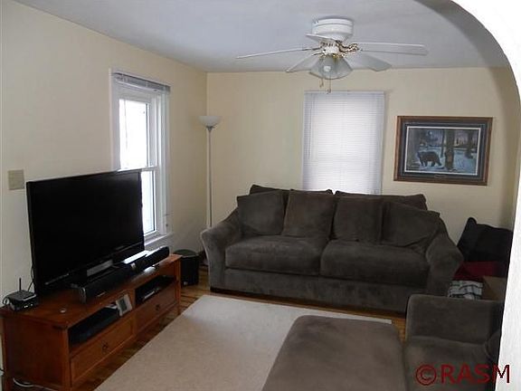 3rd image of 315 W 11th St