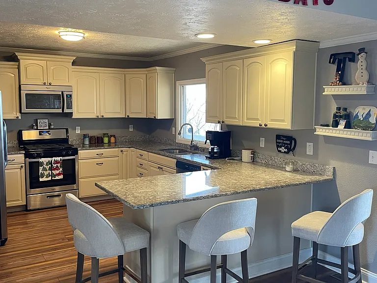 6830 Silver Creek Ln — Photo 10