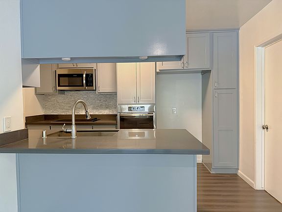 4th image of 10809 Camarillo St APT 1