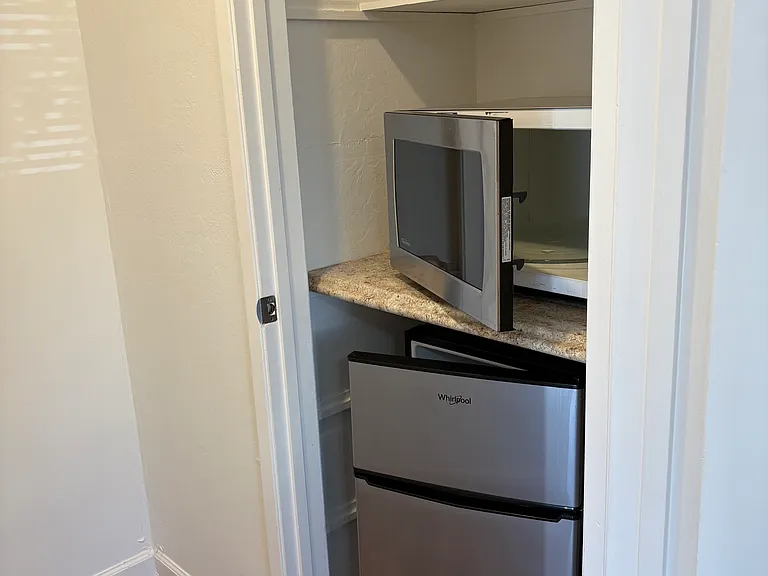 771 Nevin Way #B — Photo 4