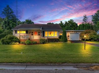 156 Gaige St, Croswell, MI 48422