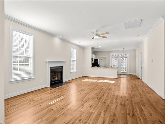 3rd image of 27 Nandina Dr