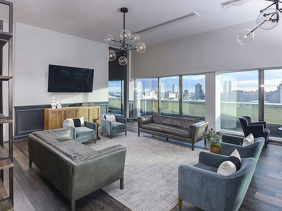 4th image of 1400 Spring Garden St #1-1702