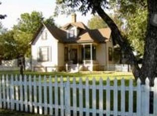 422 W Doyle St, Granbury, TX 76048
