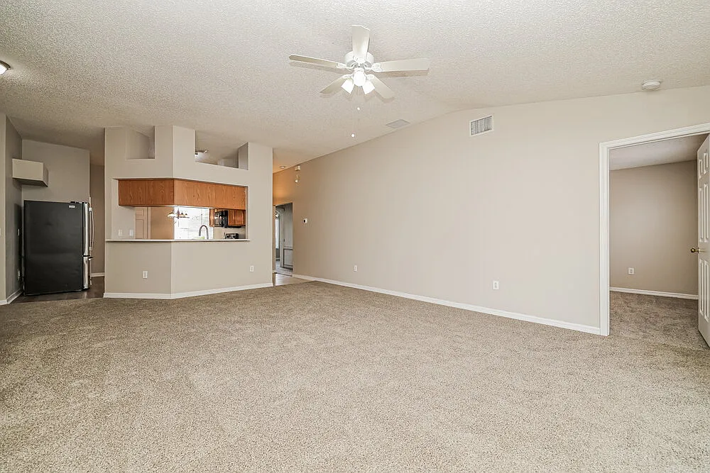 4 bed, 2.0 bath, 1544 sqft, $2,015 — Photo 4