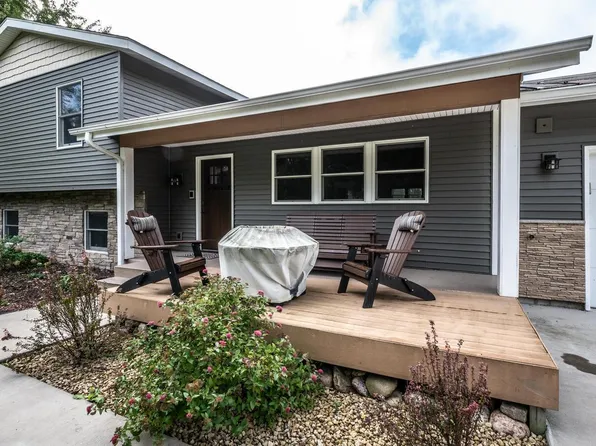 9945 Justen Trl N, Mahtomedi, MN 55115