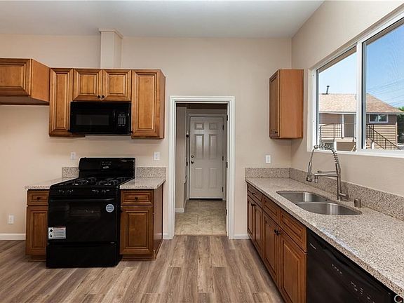 3rd image of 712 W 9th St