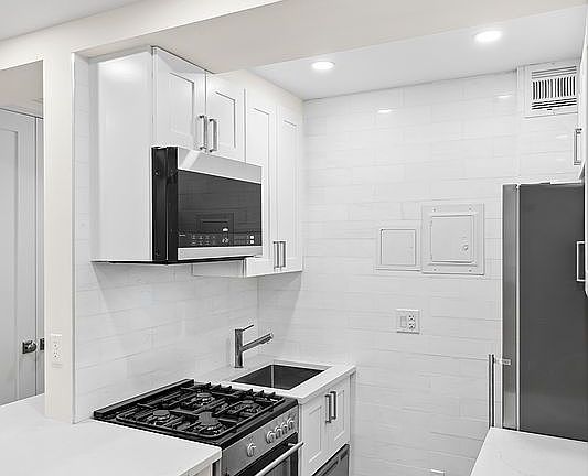 3rd image of 310 E 49th St APT 5E