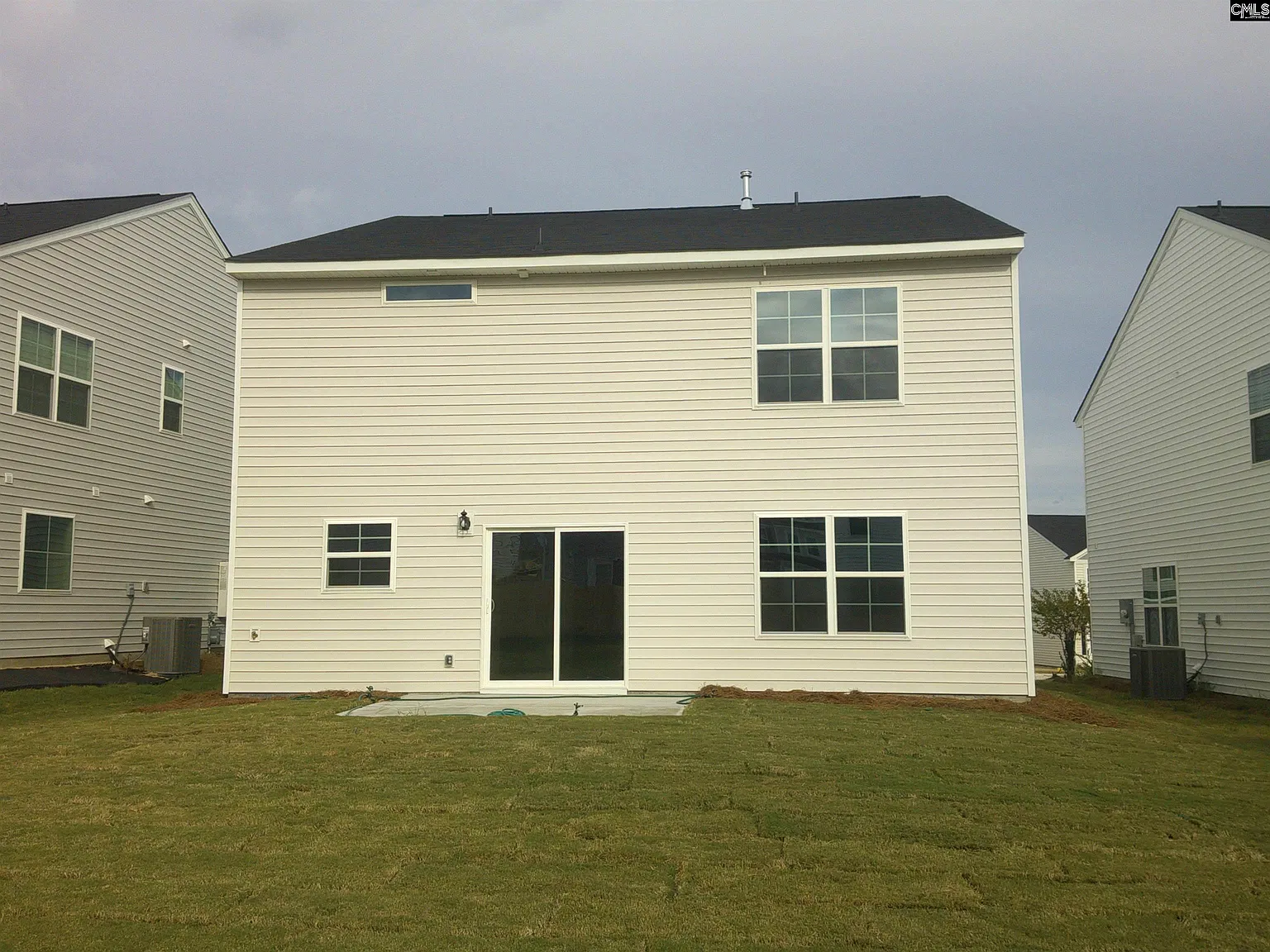 3 bed, 2223 sqft, $2,350 — Photo 2