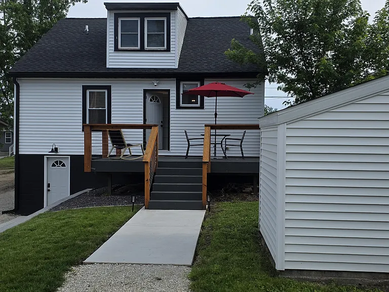 1409 E Samuel Ave — Photo 41