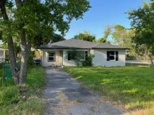 6402 N Ridgecrest Dr, Hitchcock, TX 77563