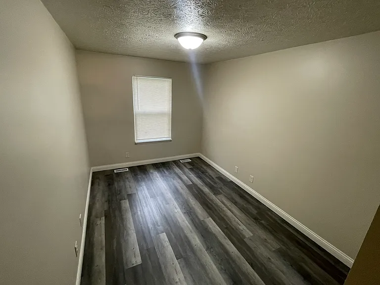 2100 Banstead Ct — Photo 13