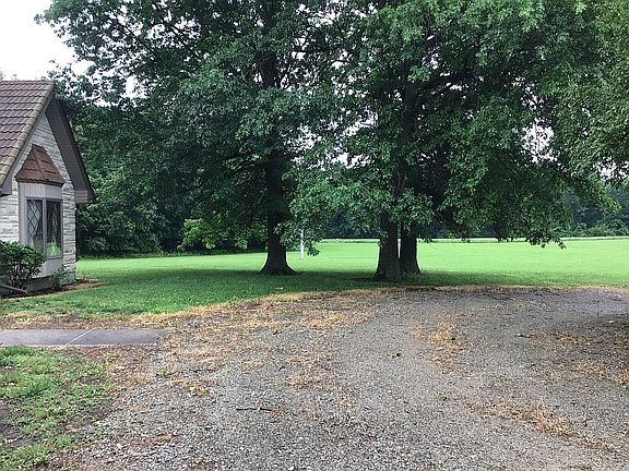 5th image of 2160 3rd Rd