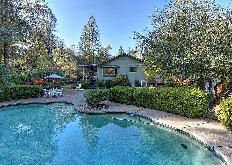 2nd image of 969 N Circle Dr