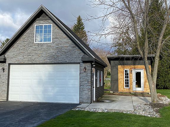 Detached garage \ New Shed 
