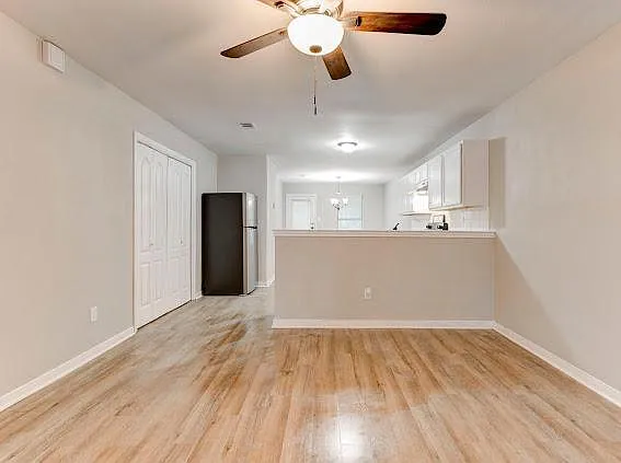 3 bed, 2.0 bath, 1203 sqft, $995 — Photo 4